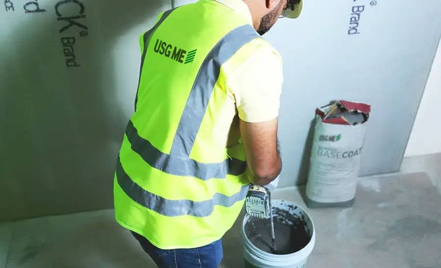 USG Middle East Worker